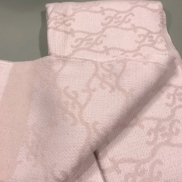 Fendi Cashmere Scarf Brand New - Picture 3 of 3